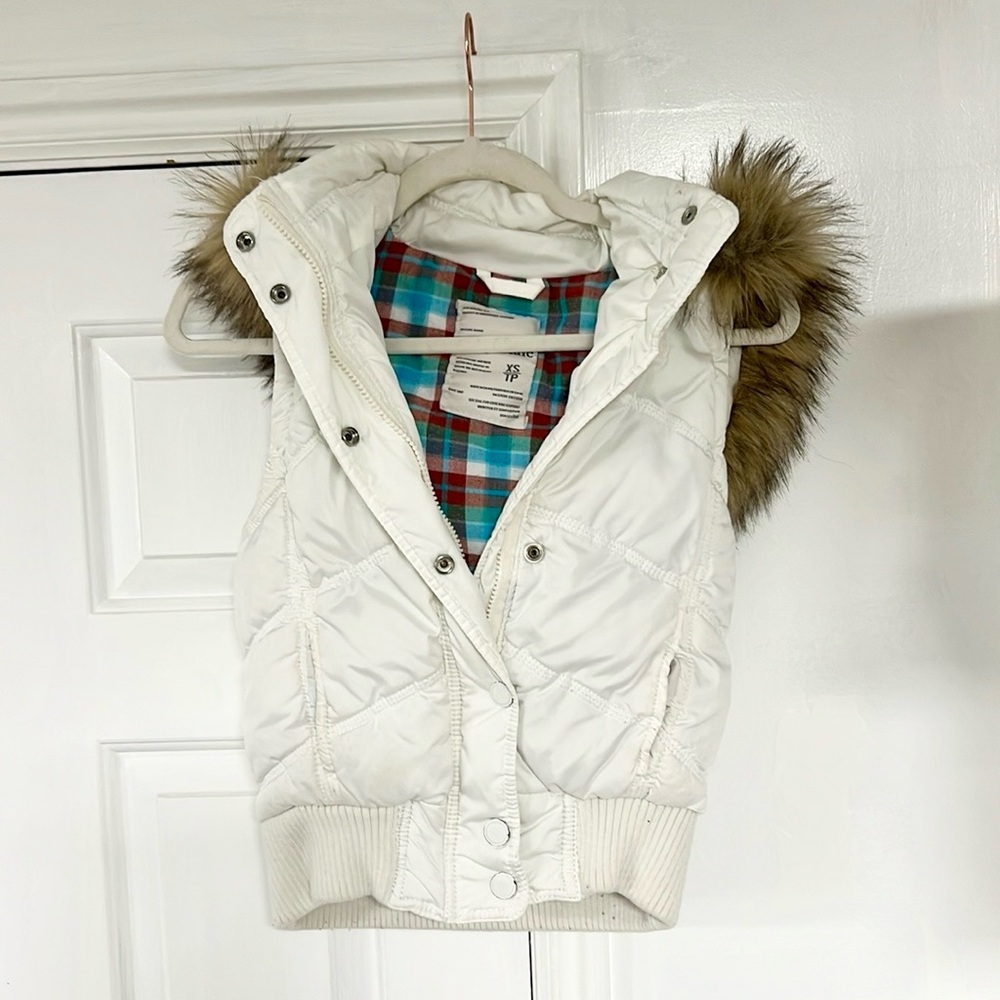 🍎 Aeropostale Womens Puffer Vest with Fur Trim Hood